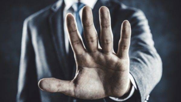 violacao O que fazem com Carlos Ghosn é absurdo.