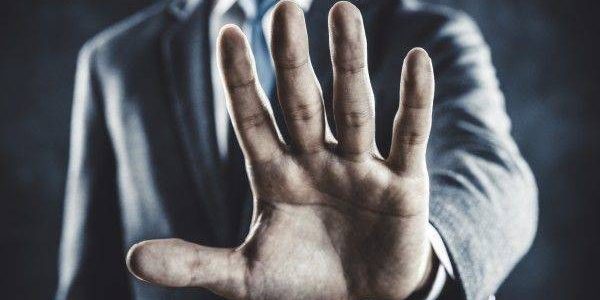 violacao O que fazem com Carlos Ghosn é absurdo.